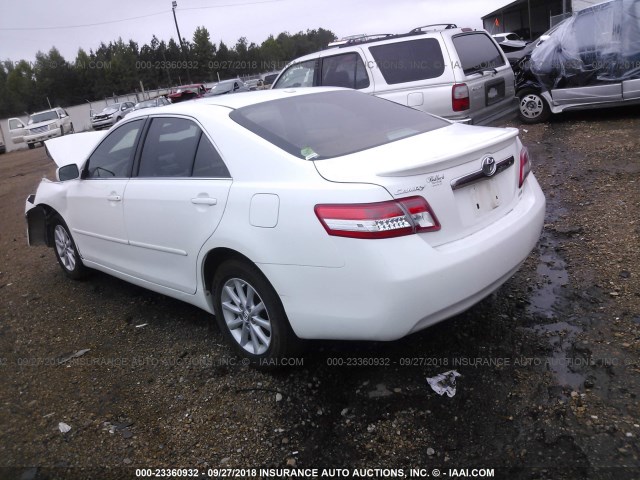 4T4BF3EK0BR105976 - 2011 TOYOTA CAMRY SE/LE/XLE WHITE photo 3