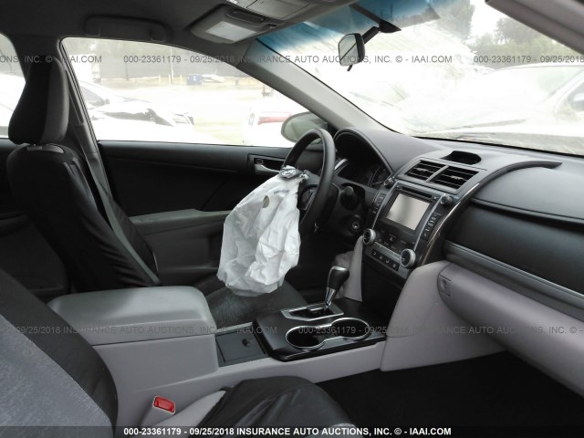 4T1BF1FKXEU846234 - 2014 TOYOTA CAMRY L/SE/LE/XLE 灰色 照片 5