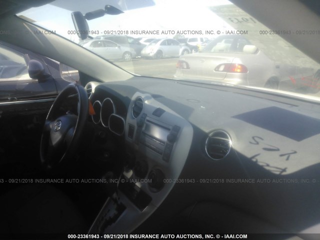 2T1KU4EE6AC278806 - 2010 TOYOTA COROLLA MATRIX  WHITE photo 5