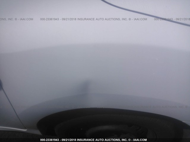 2T1KU4EE6AC278806 - 2010 TOYOTA COROLLA MATRIX  WHITE photo 6