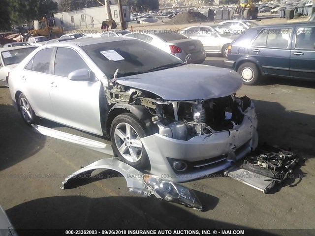 4T1BF1FK7EU308624 - 2014 TOYOTA CAMRY L/SE/LE/XLE 银色 照片 1