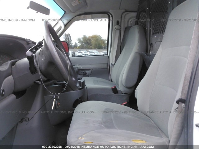 1FTNE24L48DB05734 - 2008 FORD ECONOLINE E250 VAN WHITE photo 5