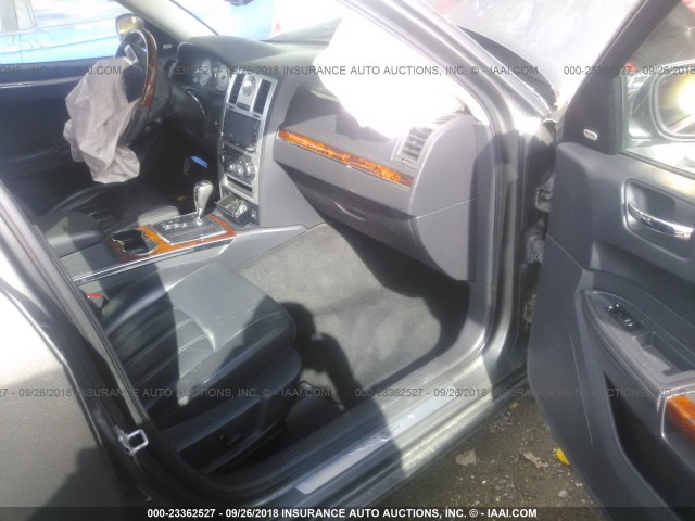 2C3KA63HX8H119972 - 2008 CHRYSLER 300C GRAY photo 5