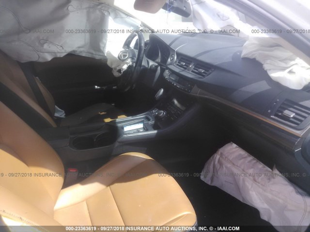 JTHKD5BH0G2262112 - 2016 LEXUS CT 200 WHITE photo 5