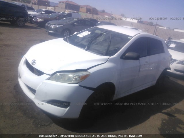 2T1KU40E29C107098 - 2009 TOYOTA COROLLA MATRIX  WHITE photo 2