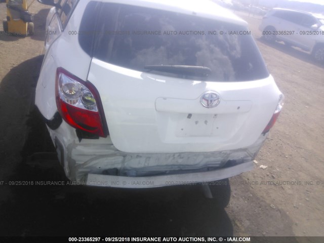 2T1KU40E29C107098 - 2009 TOYOTA COROLLA MATRIX  WHITE photo 6