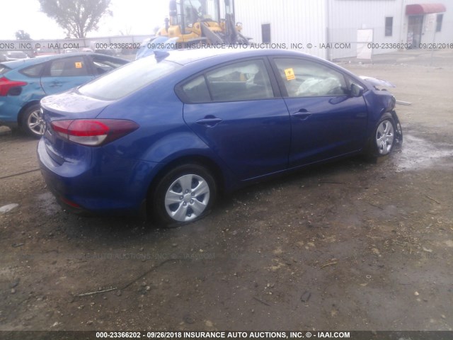 3KPFL4A75JE254168 - 2018 KIA FORTE LX/S BLUE photo 4