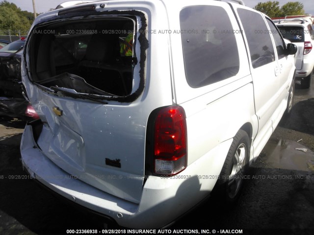 1GBDV13LX6D132333 - 2006 CHEVROLET UPLANDER INCOMPLETE WHITE photo 4