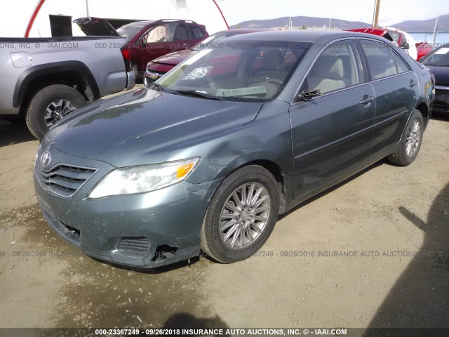 4T1BF3EK7AU518759 - 2010 TOYOTA CAMRY SE/LE/XLE GREEN photo 2