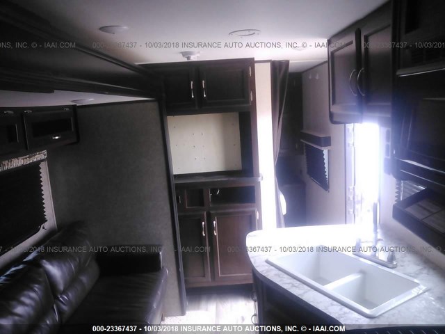 1UJBJ0BTXJ75T0062 - 2018 JAYCO JAY FLIGHT TRAVEL TRAILER  WHITE photo 5