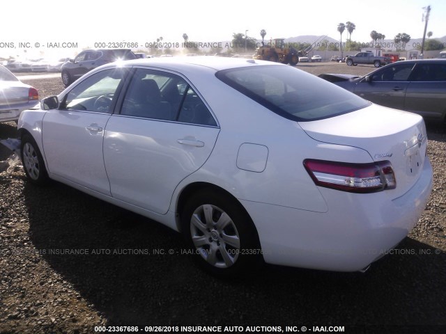 4T1BK3EK6BU611754 - 2011 TOYOTA CAMRY SE/LE/XLE WHITE photo 3