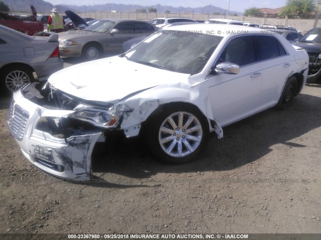 2C3CCAET9DH547089 - 2013 CHRYSLER 300C WHITE photo 2