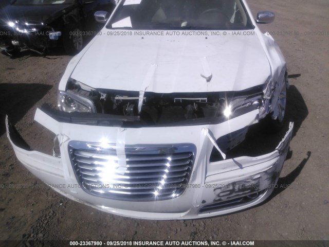 2C3CCAET9DH547089 - 2013 CHRYSLER 300C WHITE photo 6