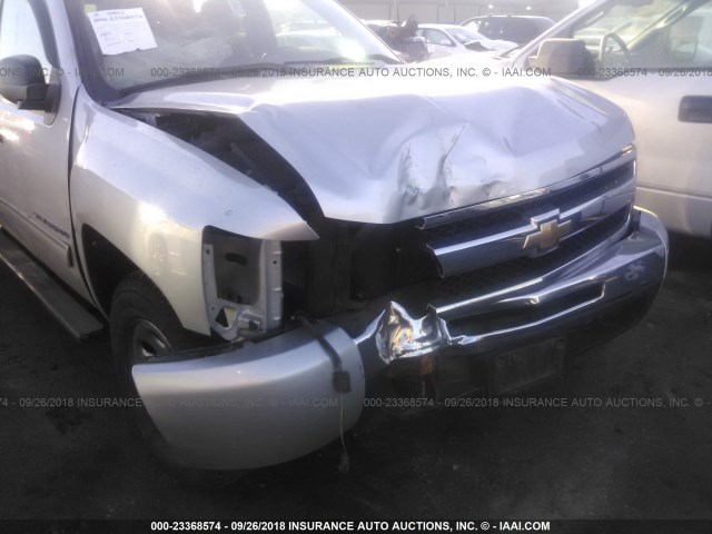 3GCPKREA4BG231187 - 2011 CHEVROLET SILVERADO K1500 LS SILVER photo 6