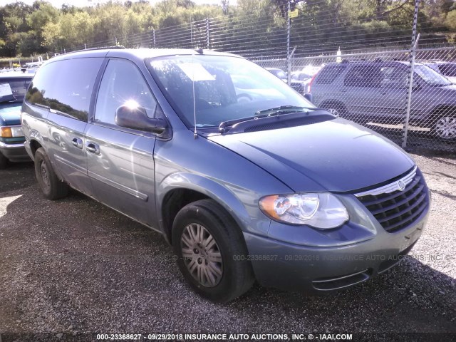 2C4GP44R05R591955 - 2005 CHRYSLER TOWN & COUNTRY LX GRAY photo 1