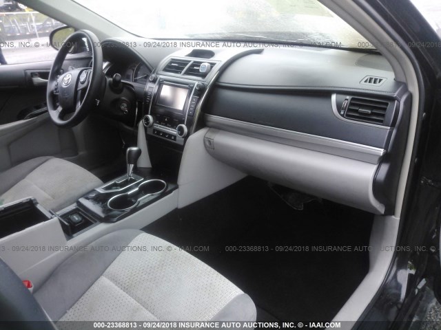 4T4BF1FK2ER358322 - 2014 TOYOTA CAMRY L/SE/LE/XLE 黑色 照片 5