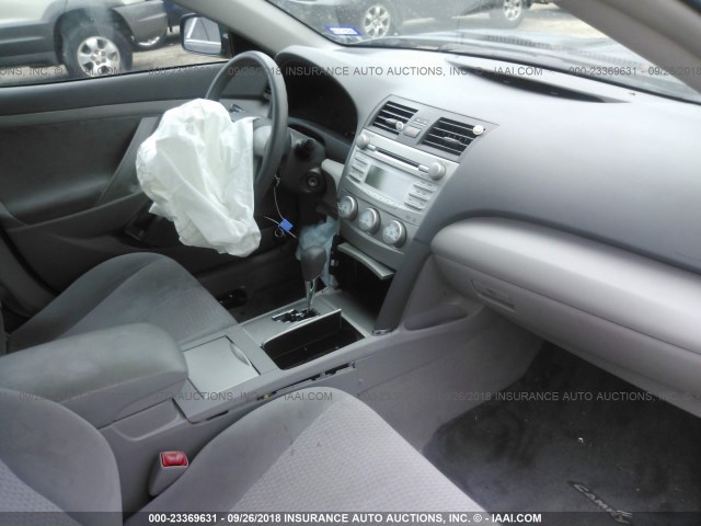 4T4BF3EK9BR152441 - 2011 TOYOTA CAMRY SE/LE/XLE 黑色 照片 5