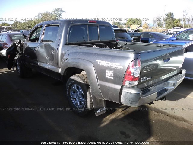 3TMLU4EN4DM121033 - 2013 TOYOTA TACOMA DOUBLE CAB 灰色 照片 3