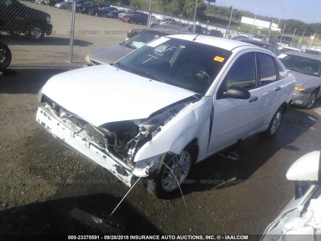 1FAFP34N17W321488 - 2007 FORD FOCUS ZX4/S/SE/SES WHITE photo 2