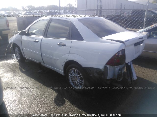 1FAFP34N17W321488 - 2007 FORD FOCUS ZX4/S/SE/SES WHITE photo 3