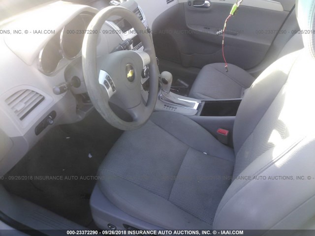 1G1ZA5E16BF285170 - 2011 CHEVROLET MALIBU LS 银色 照片 5