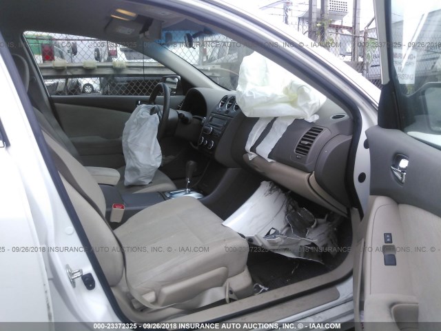 1N4CL2AP9BC185183 - 2011 NISSAN ALTIMA HYBRID WHITE photo 5