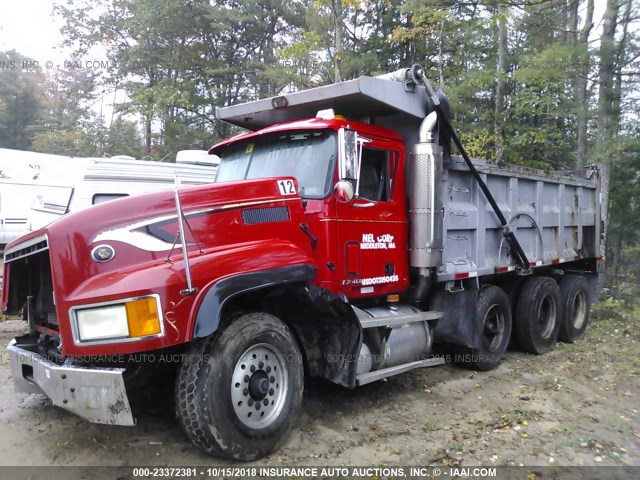 1M2AD62C0YW010468 - 2000 MACK 700 CL700 RED photo 2