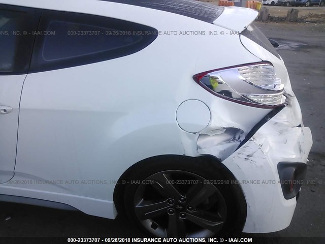 KMHTC6AE7FU234389 - 2015 HYUNDAI VELOSTER TURBO WHITE photo 6