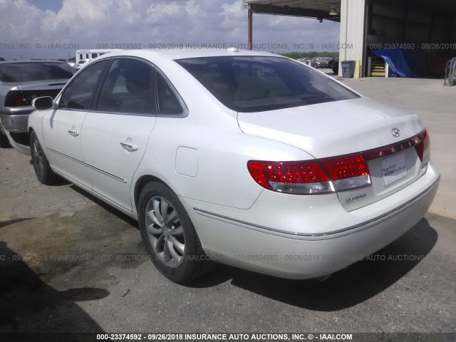 KMHFC46F68A252857 - 2008 HYUNDAI AZERA SE/LIMITED WHITE photo 3