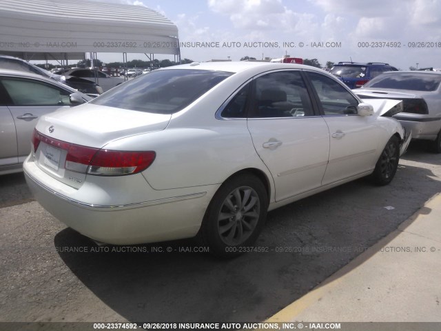 KMHFC46F68A252857 - 2008 HYUNDAI AZERA SE/LIMITED WHITE photo 4