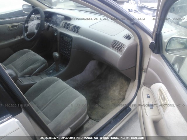4T1BG22K31U811117 - 2001 TOYOTA CAMRY CE/LE/XLE 金色 照片 5