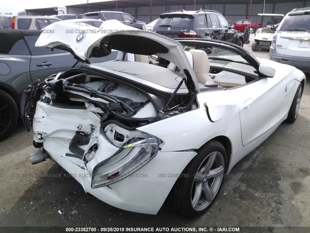 WBALM5C5XAE377572 - 2010 BMW Z4 SDRIVE30I WHITE photo 4