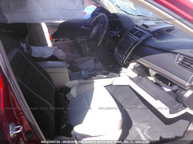 4T4BF1FK1CR181937 - 2012 TOYOTA CAMRY SE/LE/XLE 红色 照片 5