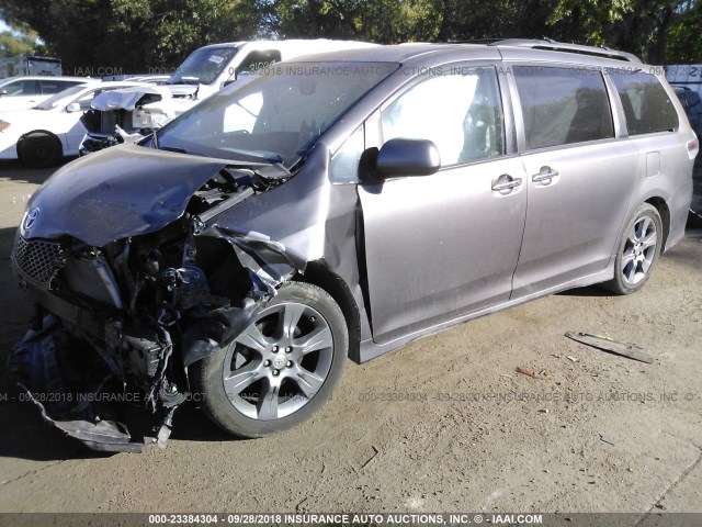 5TDXK3DCXGS746316 - 2016 TOYOTA SIENNA SE GRAY photo 2