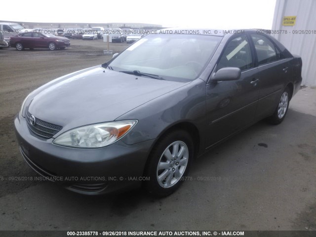 4T1BE32K42U606984 - 2002 TOYOTA CAMRY LE/XLE/SE GRAY photo 2