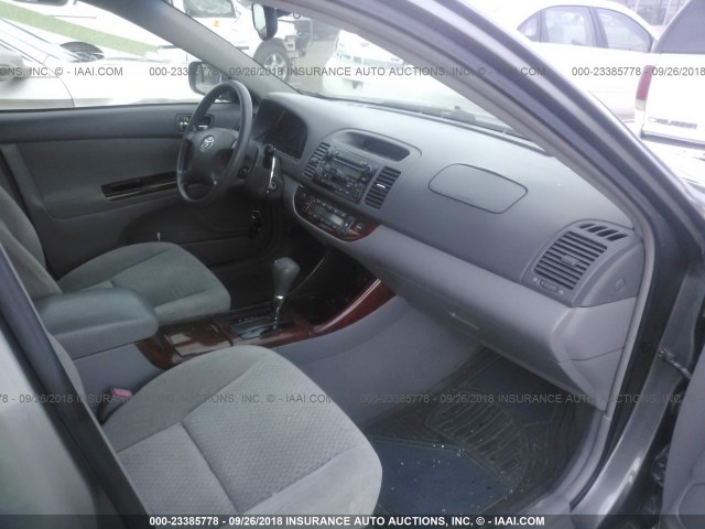 4T1BE32K42U606984 - 2002 TOYOTA CAMRY LE/XLE/SE GRAY photo 5