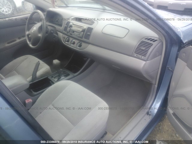 4T1BE32K24U926131 - 2004 TOYOTA CAMRY LE/XLE/SE BLUE photo 5