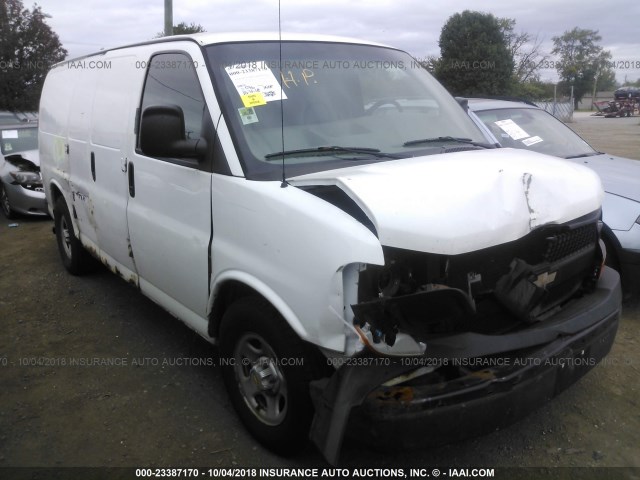 1GCFG15X031228581 - 2003 CHEVROLET EXPRESS G1500  WHITE photo 1