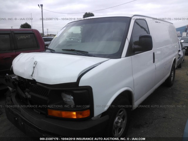 1GCFG15X031228581 - 2003 CHEVROLET EXPRESS G1500  WHITE photo 2