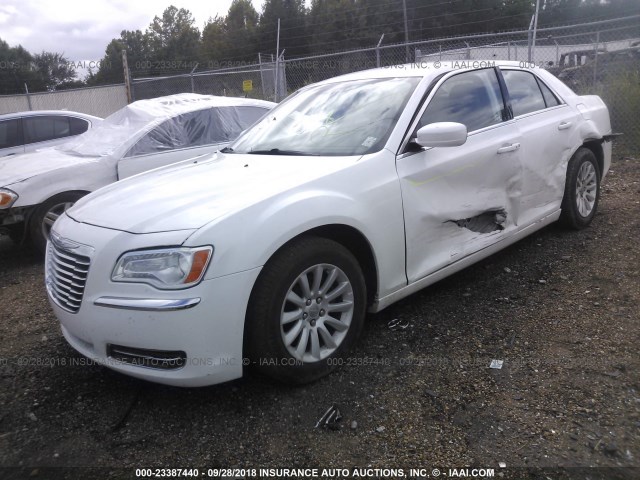 2C3CCAAG4DH507057 - 2013 CHRYSLER 300 WHITE photo 2