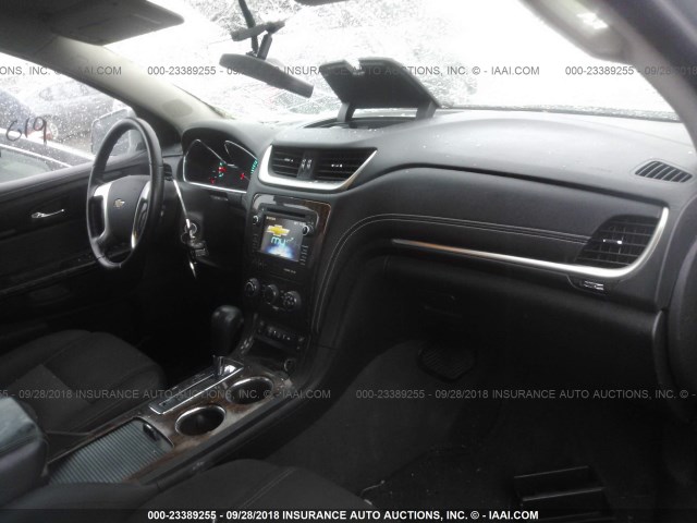 1GNKVGKD6DJ157039 - 2013 CHEVROLET TRAVERSE LT SILVER photo 5