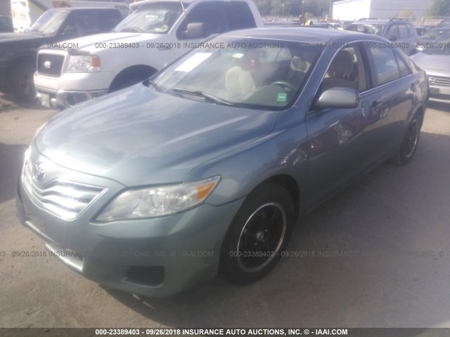 4T4BF3EK9BR105619 - 2011 TOYOTA CAMRY SE/LE/XLE GRAY photo 2