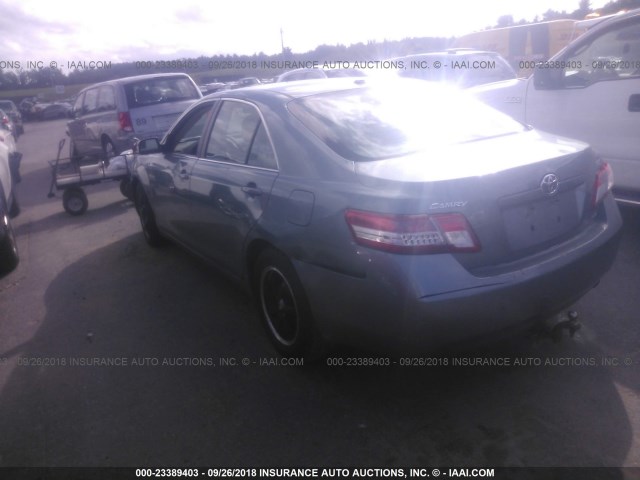 4T4BF3EK9BR105619 - 2011 TOYOTA CAMRY SE/LE/XLE GRAY photo 3