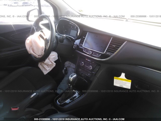 KL4CJASB8JB563490 - 2018 BUICK ENCORE PREFERRED GRAY photo 5