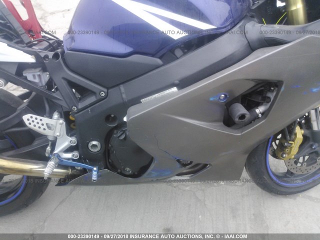 JS1GN7CA942104942 - 2004 SUZUKI GSX-R600 K BLUE photo 8