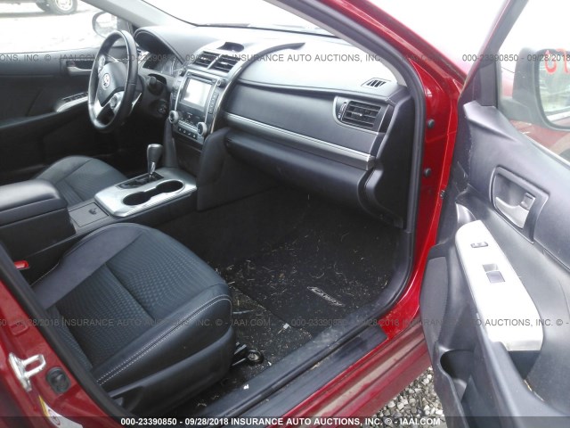 4T1BF1FK9DU713673 - 2013 TOYOTA CAMRY L/SE/LE/XLE წითელი ფოტო 5