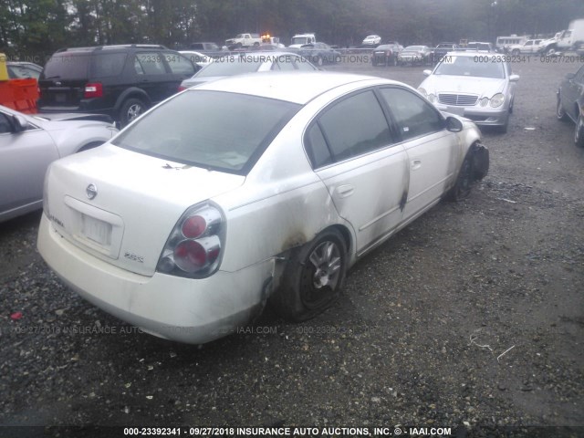 1N4AL11D75C335173 - 2005 NISSAN ALTIMA S/SL WHITE photo 4