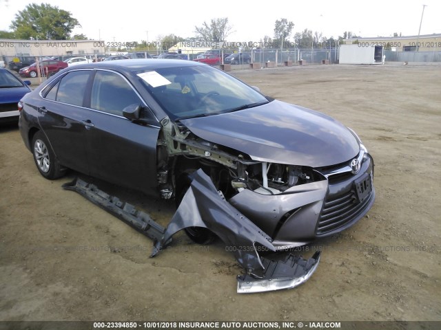 4T1BF1FK5GU243369 - 2016 TOYOTA CAMRY LE/XLE/SE/XSE GRAY photo 1