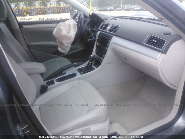 1VWBP7A32DC035341 - 2013 VOLKSWAGEN PASSAT SE GRAY photo 5