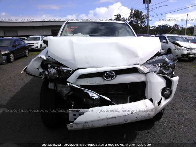 JTEBU5JR6J5602800 - 2018 TOYOTA 4RUNNER SR5 PREM/LTDL/TRAIL/TRD WHITE photo 6